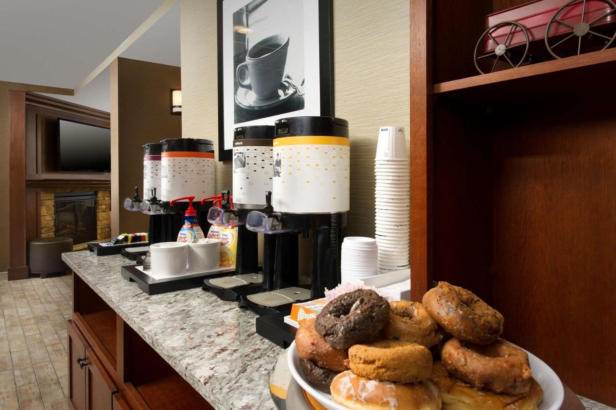 Hampton Inn Rochester Greece Bagian luar foto